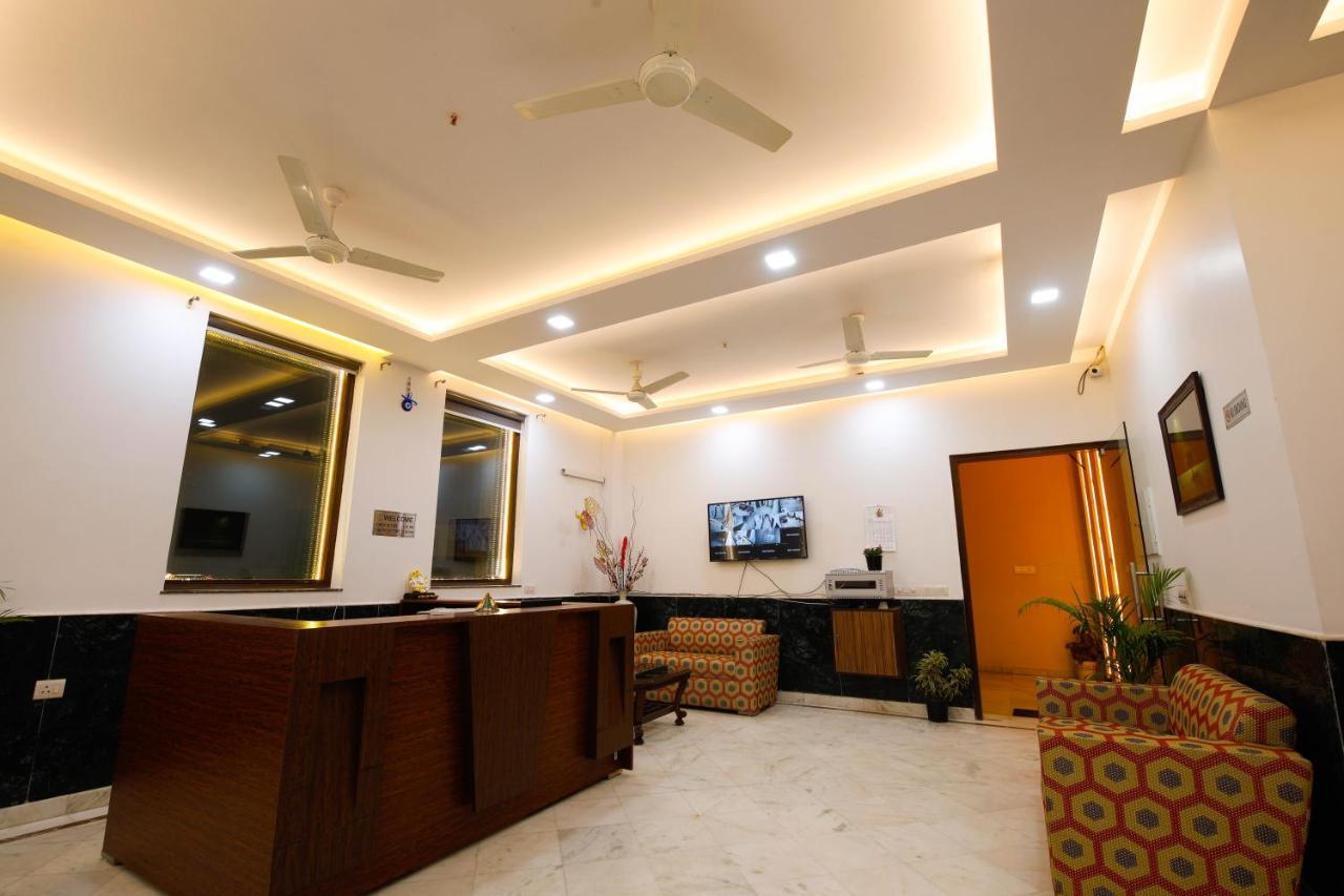Bed and Breakfast Peepal Tree Residency Near Max Hospital Saket Neu-Delhi Exterior foto