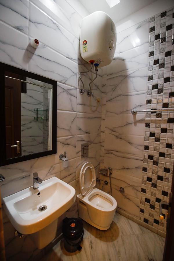 Bed and Breakfast Peepal Tree Residency Near Max Hospital Saket Neu-Delhi Exterior foto